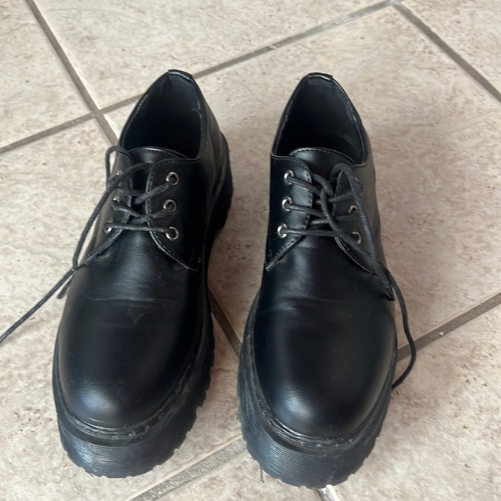 Black platform loafer/oxfords